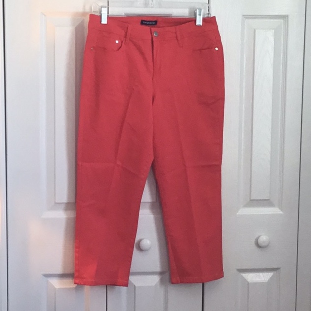 Bandolino cherry red capris
